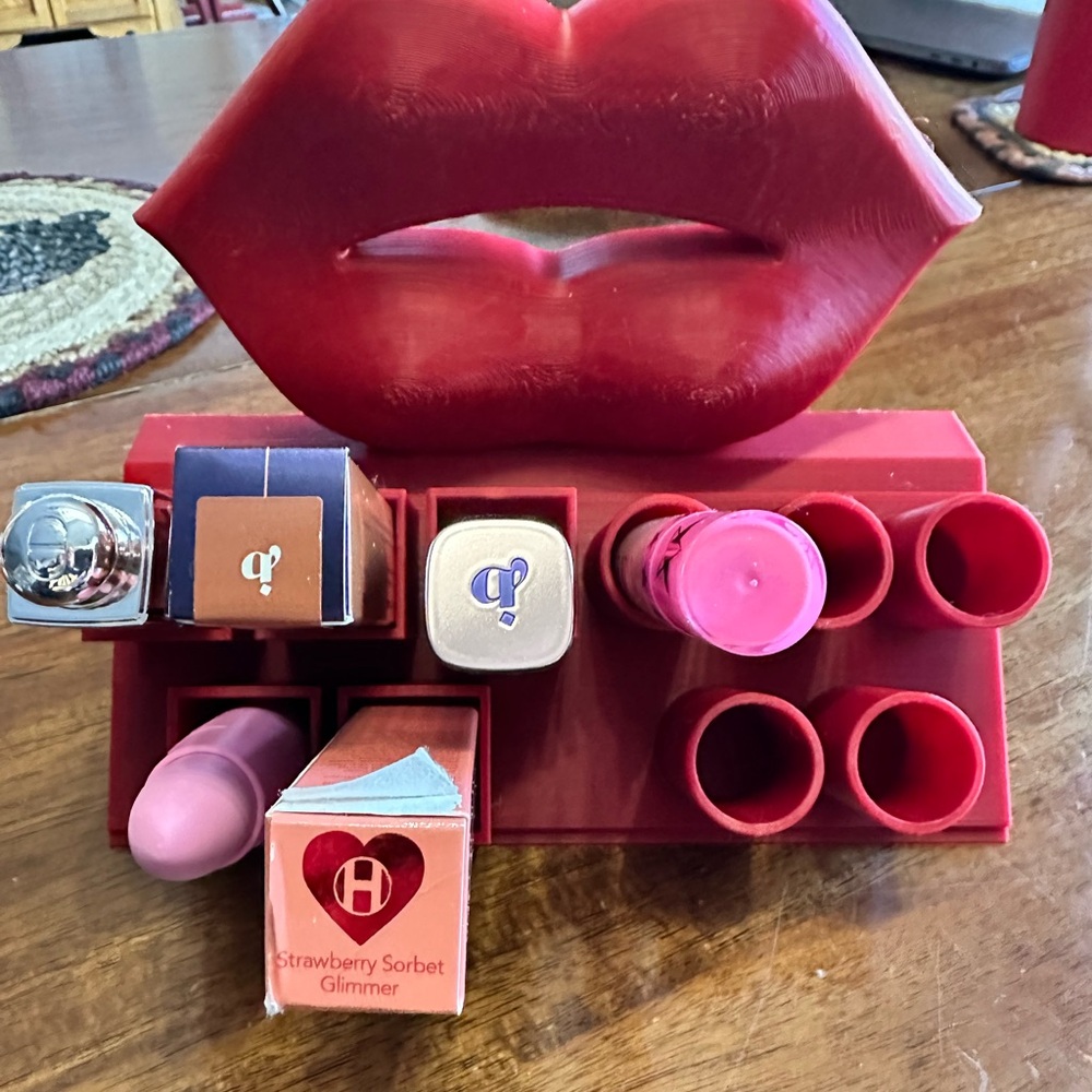 Red Lip-Shaped Lipstick Holder Homemade by me - Picture 4 of 7